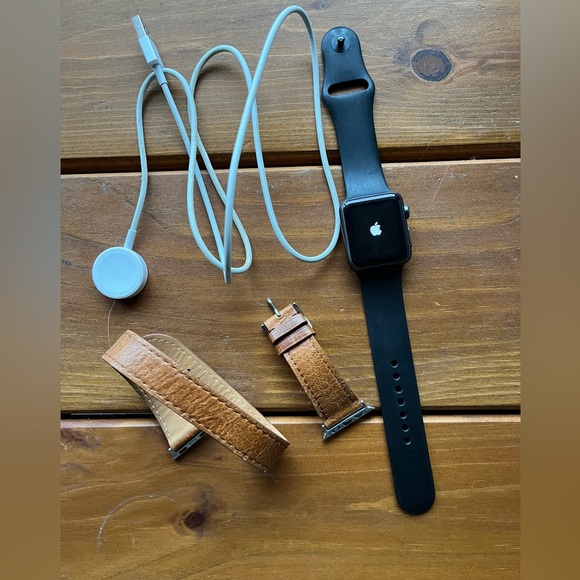 ⌚️Apple Watch Series 2 + extra band + charging cable ⌚️